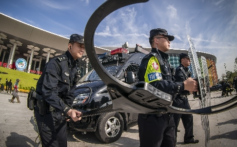 中国首部特警纪录片《特警使命》引收视热潮